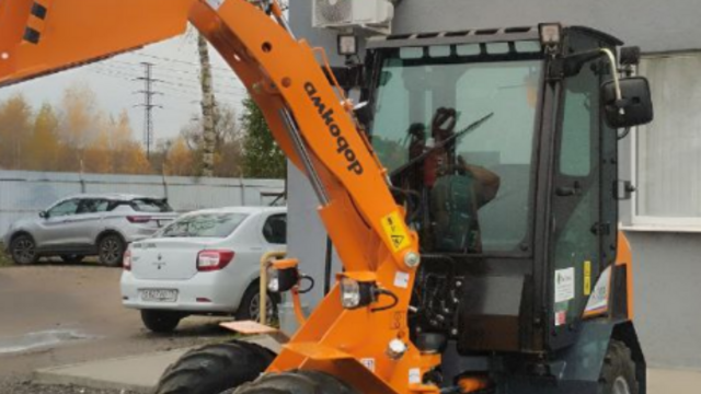 Универсальный погрузчик Амкодор 308